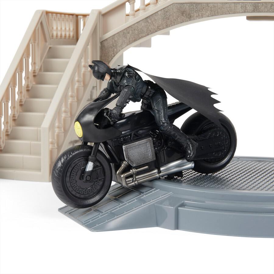 دي سي كهف باتمان مع الشخصية ودراجة مجسمات الشخصيات DC