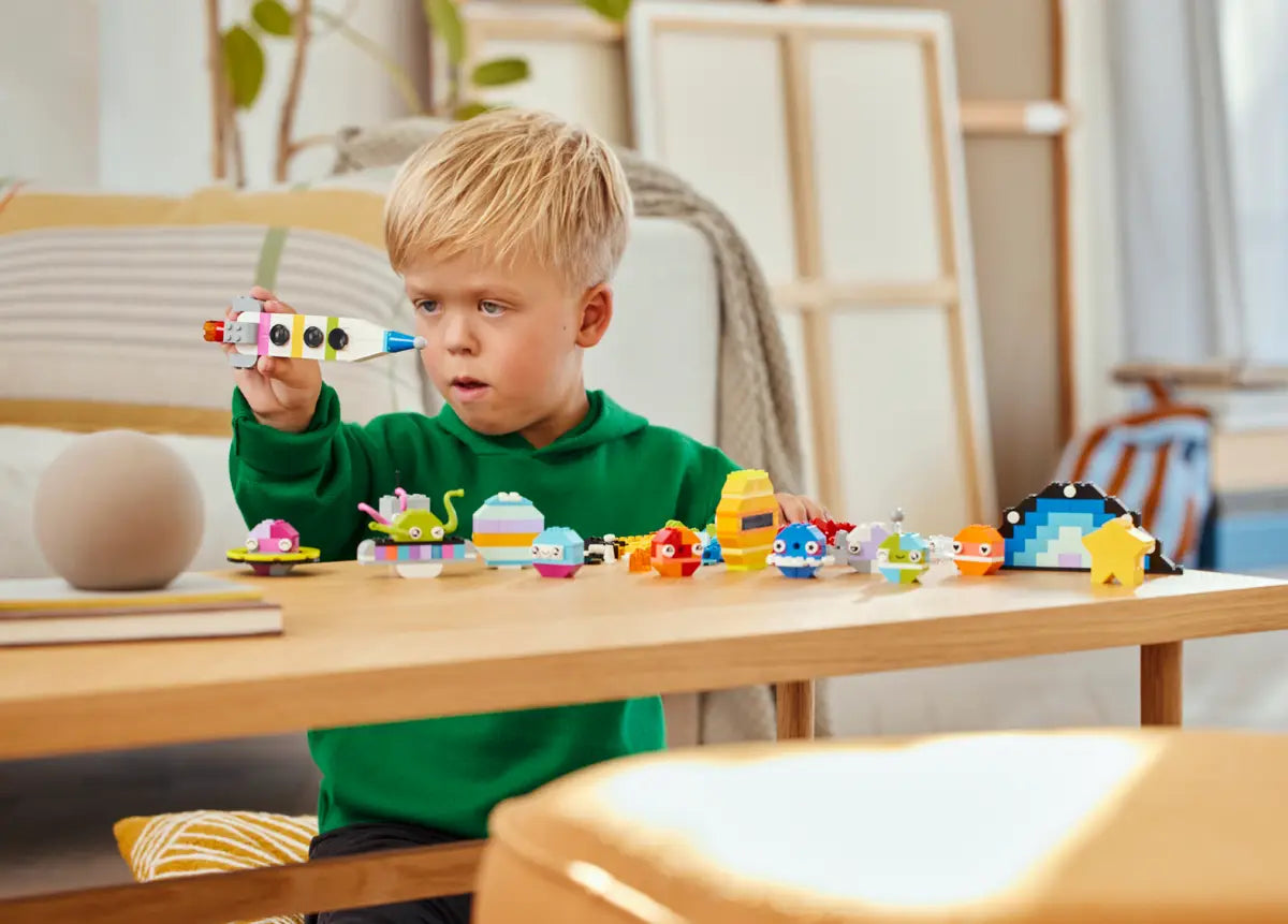 ليجو 11037 كلاسيك الكواكب الفضائية الإبداعية مكعبات التركيب LEGO