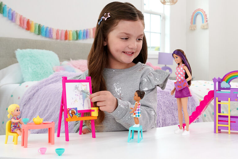 باربي مجموعة العاب الرعاية النهارية دمية مع اكسسوارات Barbie