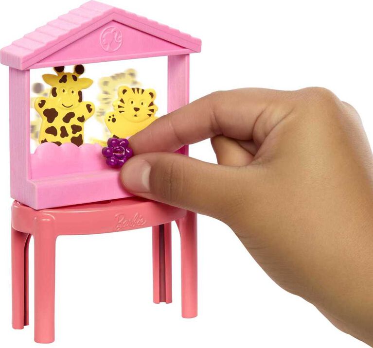 باربي مجموعة العاب الرعاية النهارية دمية مع اكسسوارات Barbie