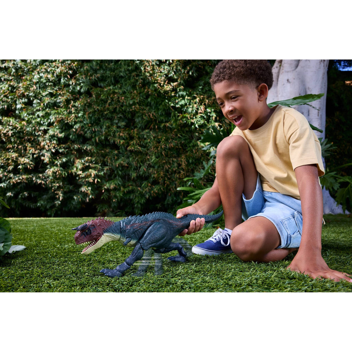 جوراسيك وورلد ديناصور كارنوتوروس تشارج إن تشومب مجسمات الحيوانات Jurassic World