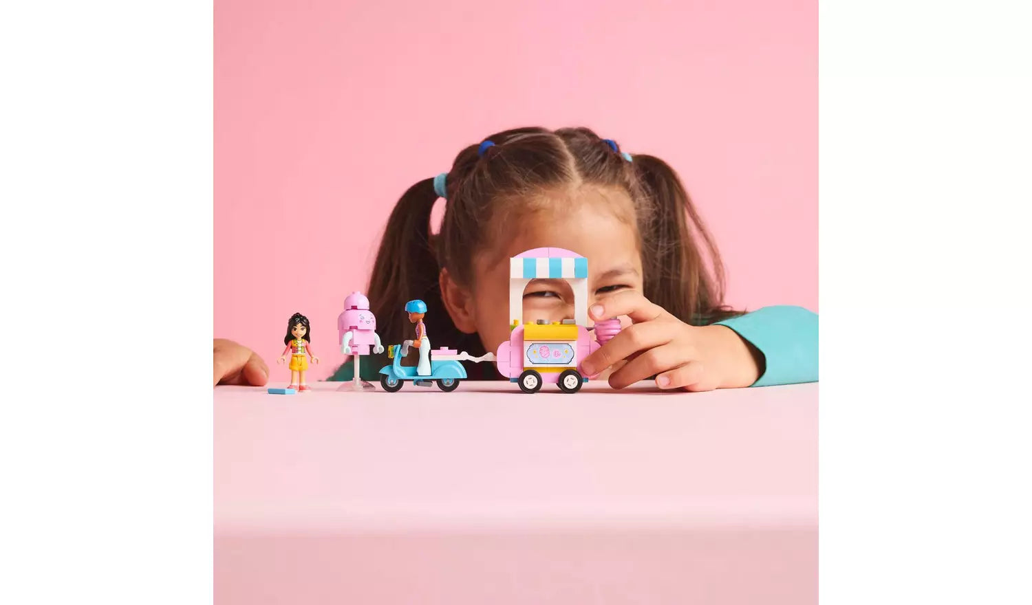 ليجو 42643 فريندز سكوتر وعربة الحلوى القطنية مكعبات التركيب LEGO