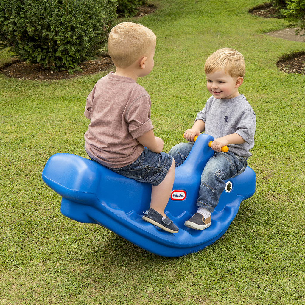 ليتل تايكس لعبة مرجيحة الحوت لون أزرق مركبات الدف Little Tikes
