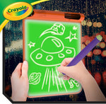 كرايولا استوديو الفن المتوهج من ترافل جلو Crayola