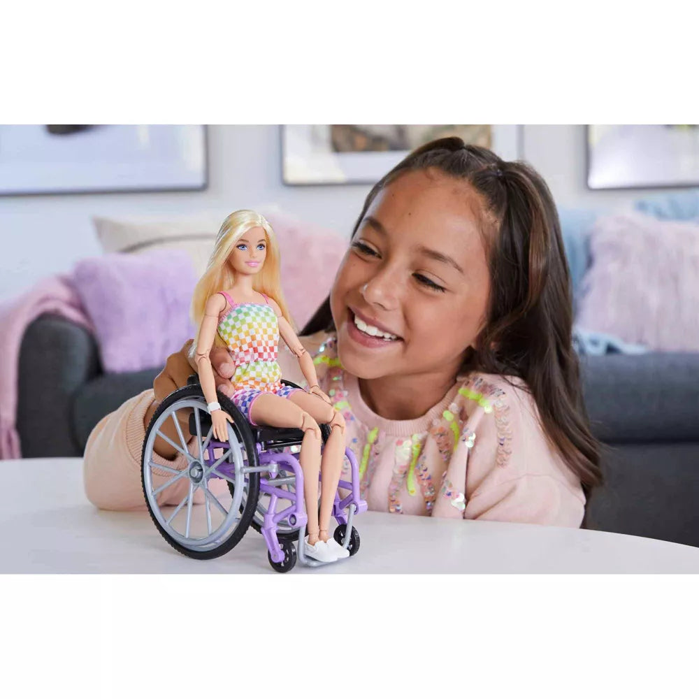 باربي دمية فاشونيستا مع كرسي متحرك ومنحدر دمية مع اكسسوارات Barbie