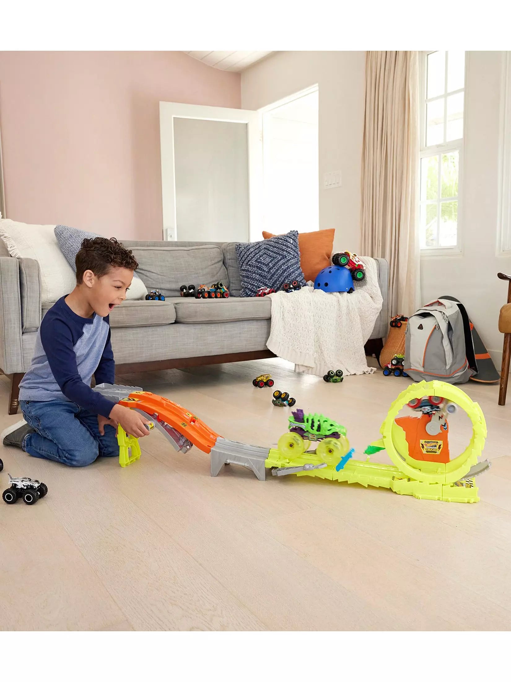 هوت ويلز لعبة تحدي سباق ومطاردة الشاحنات الوحشية مركبات مع مسار HotWheels