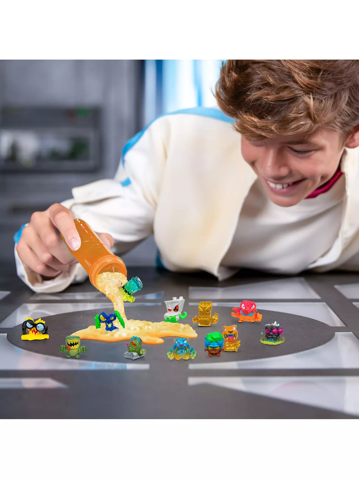 مستر بيست لاب مختبر الأسراب الضخمة متنوع مجسمات الحيوانات MrBeast Lab