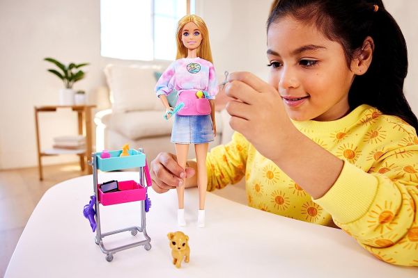 باربي ماليبو دمية المصمم مع 14 اكسسوار دمية مع اكسسوارات Barbie